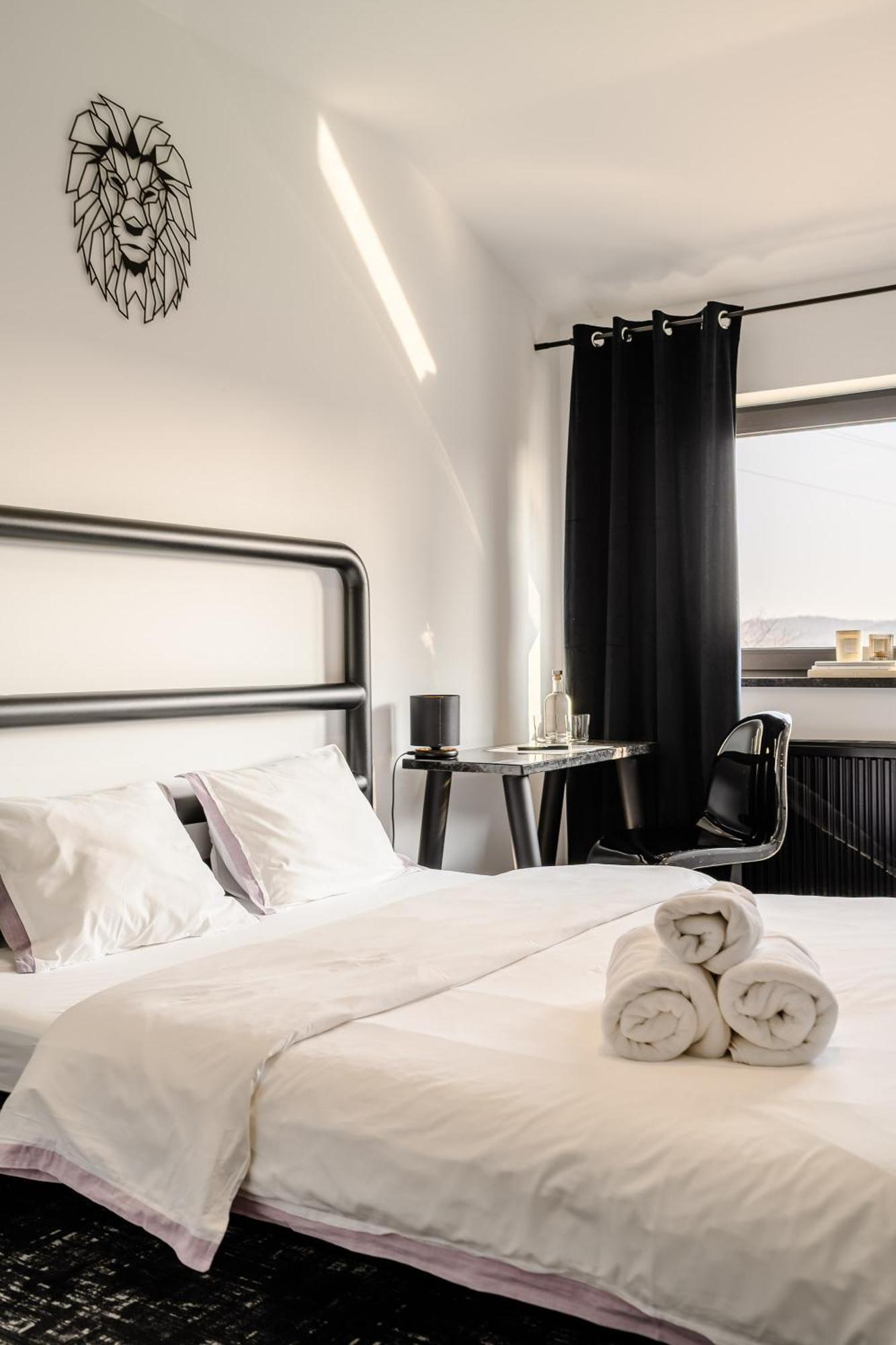 Golden Lion House Bed&Breakfast Rumia Eksteriør bilde